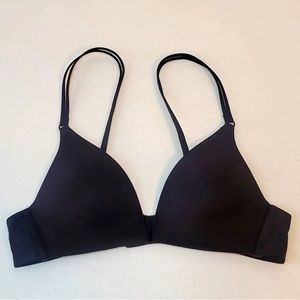 Victoria's Secret Intimates & Sleepwear No Wire Black Bra Size 32B excel cond